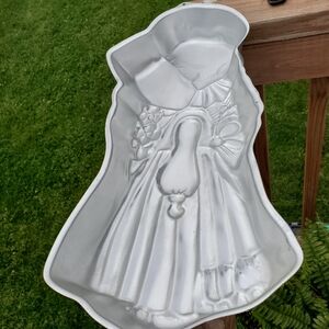 Vintage 1975 Holly Hobbit Aluminum Cake Pan